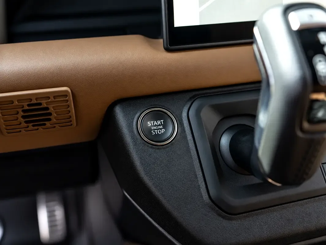 Land Rover Defender hybrid (PHEV) Defender P400e with 404 - 14