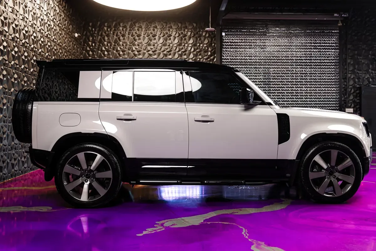 Land Rover Defender هجين (PHEV) Defender P400e with 404 - 4