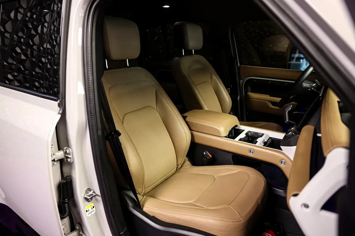 Land Rover Defender هجين (PHEV) Defender P400e with 404 - 8