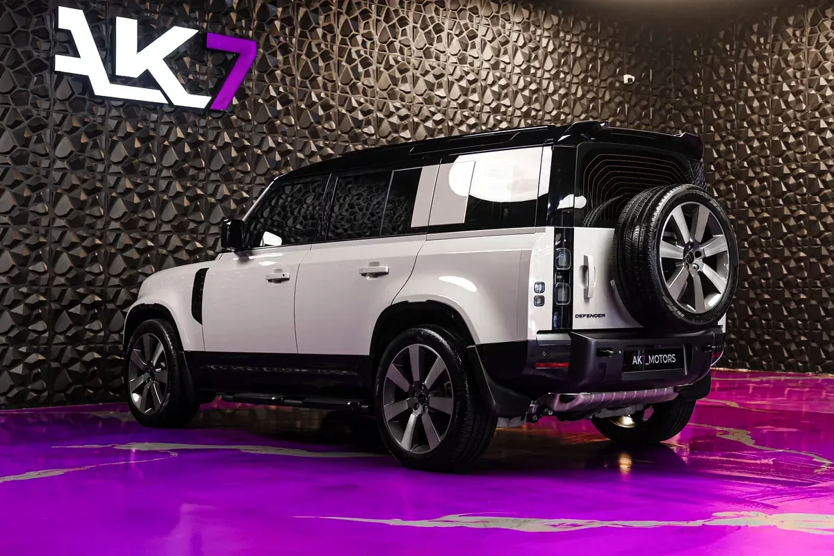 Land Rover Defender هجين (PHEV) Defender P400e with 404 - 11