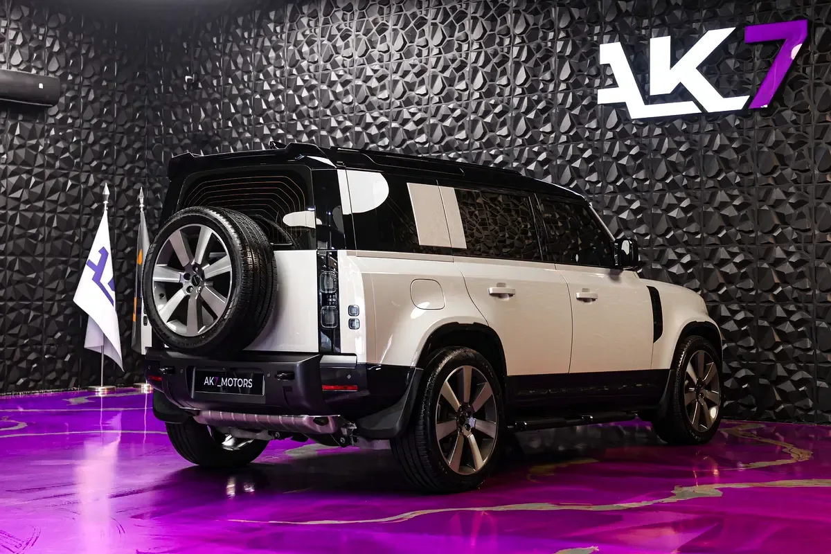 Land Rover Defender هجين (PHEV) Defender P400e with 404 - 9