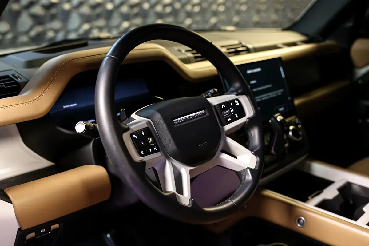 Land Rover Defender هجين (PHEV) Defender P400e with 404 - 13