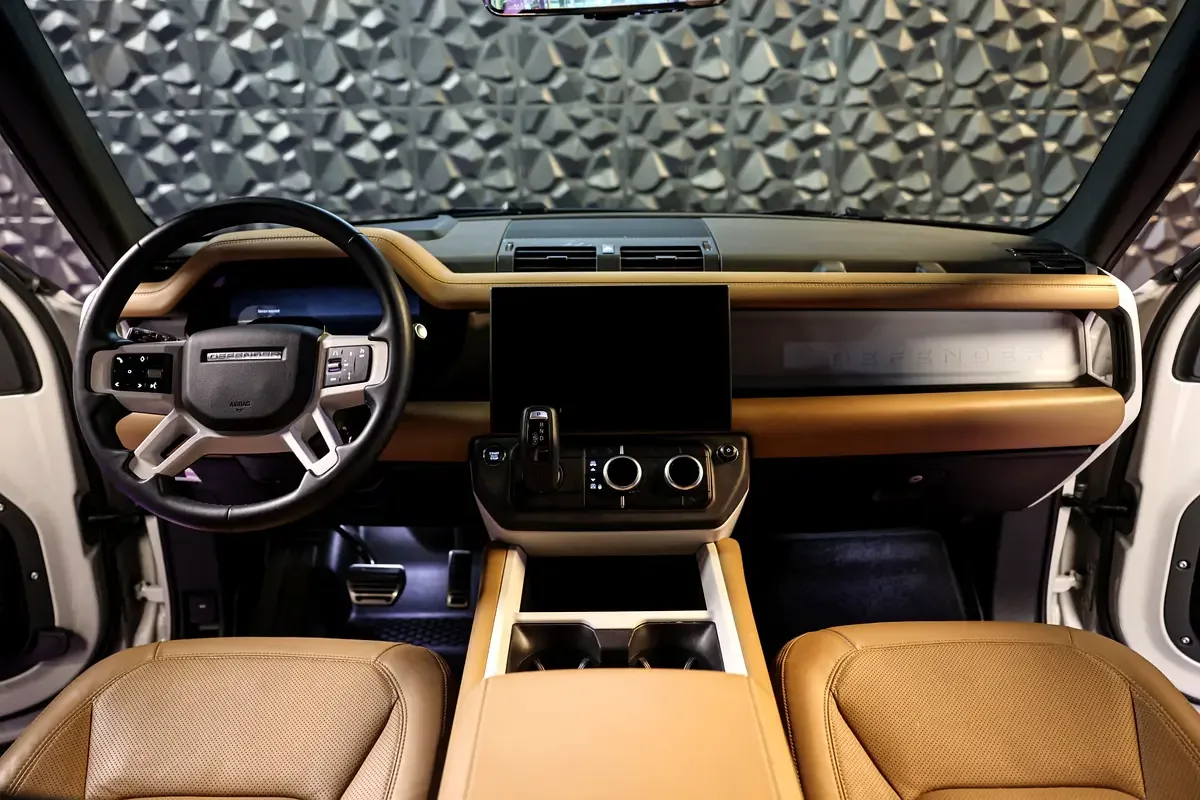 Land Rover Defender هجين (PHEV) Defender P400e with 404 - 12