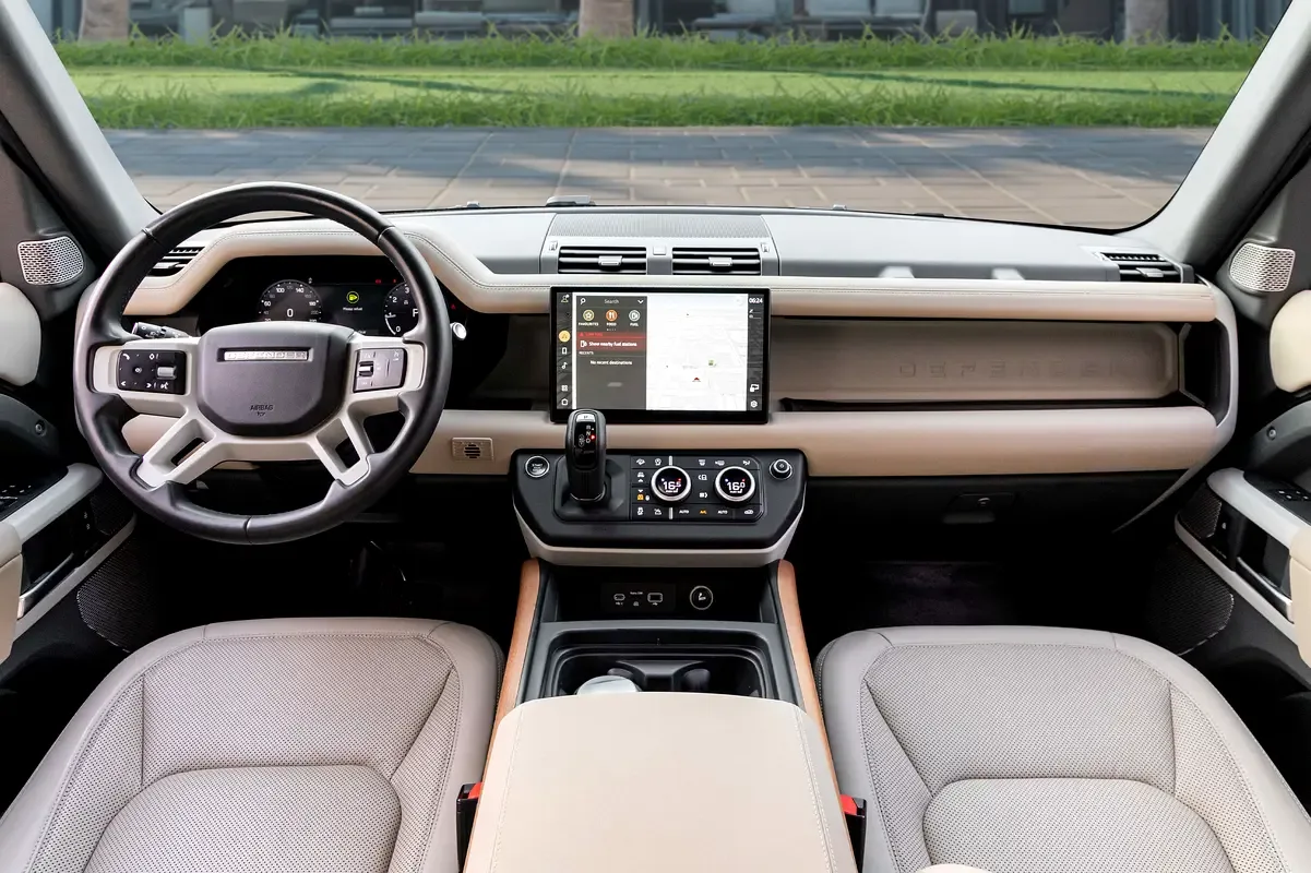 Land Rover Defender هجين (PHEV) Defender P400e with 404 - 8