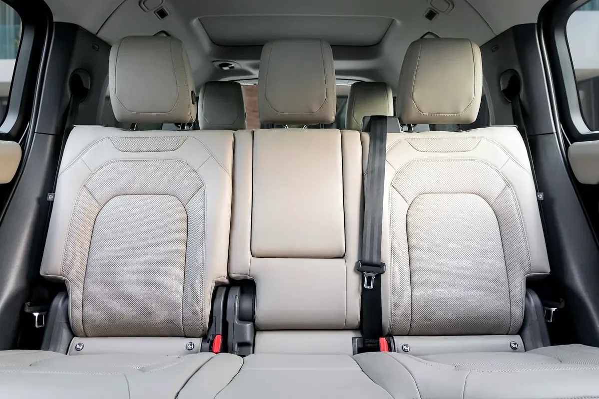 Land Rover Defender هجين (PHEV) Defender P400e with 404 - 12