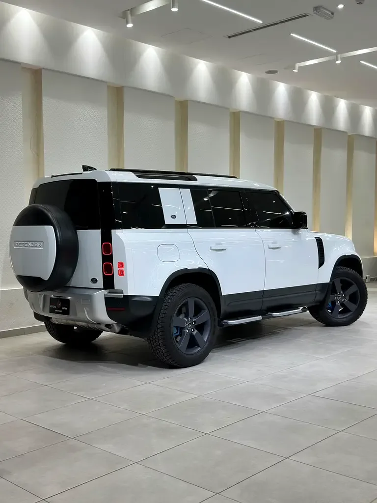 Land Rover Defender هجين (PHEV) Defender P400e with 404 - 6