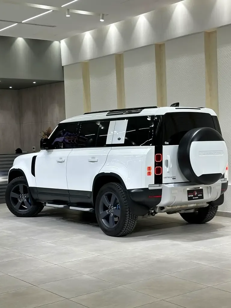 Land Rover Defender هجين (PHEV) Defender P400e with 404 - 4