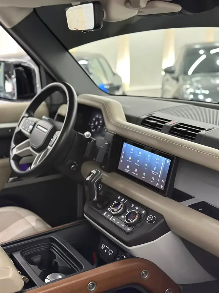 Land Rover Defender هجين (PHEV) Defender P400e with 404 - 10