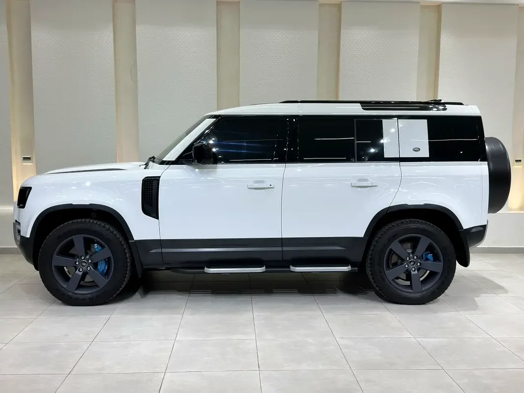 Land Rover Defender هجين (PHEV) Defender P400e with 404 - 9