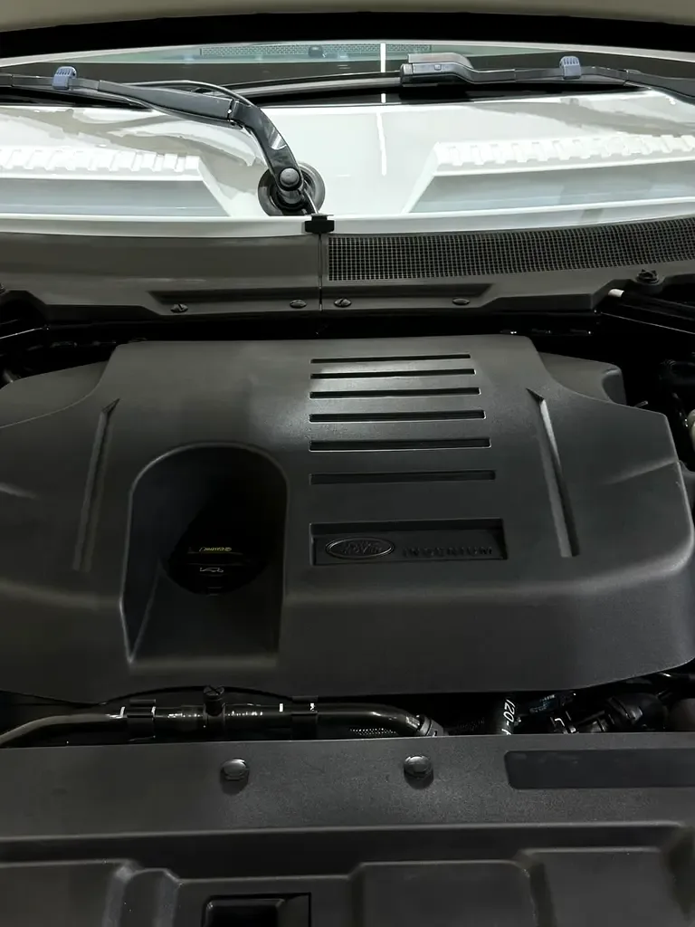 Land Rover Defender هجين (PHEV) Defender P400e with 404 - 19