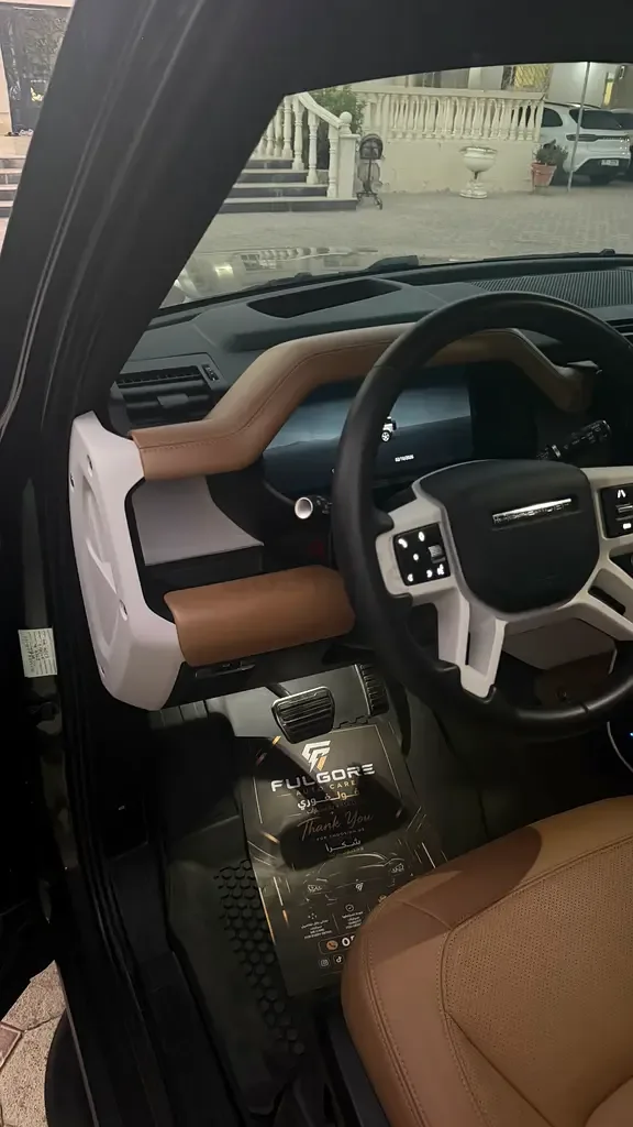 Land Rover Defender هجين (PHEV) Defender P400e with 404