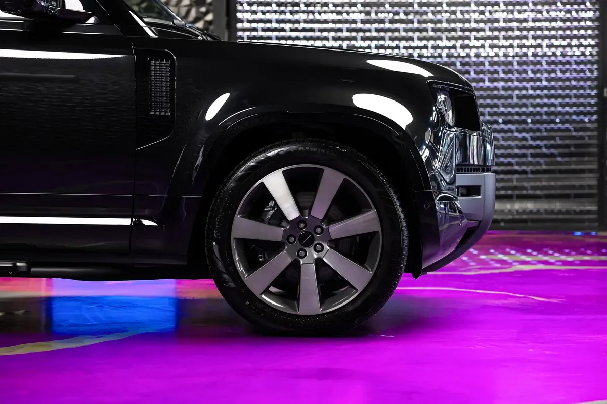 Land Rover Defender هجين (PHEV) Defender P400e with 404 - 5