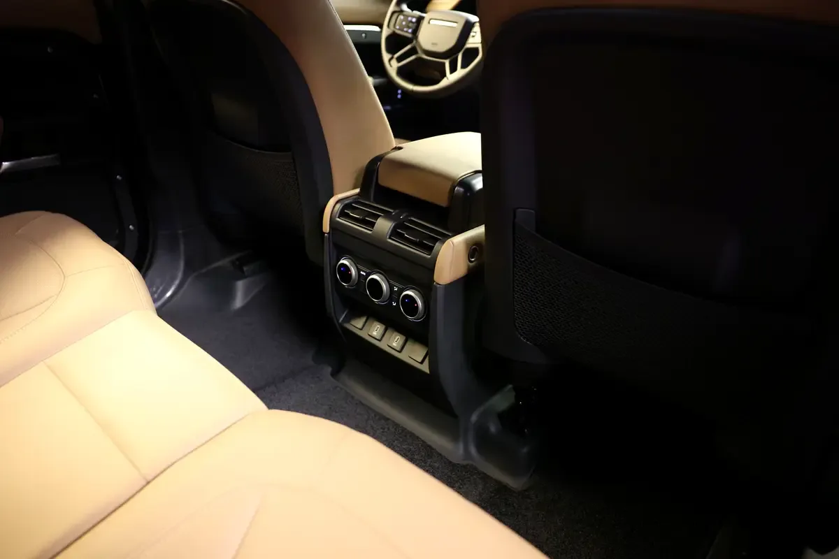 Land Rover Defender هجين (PHEV) Defender P400e with 404 - 8