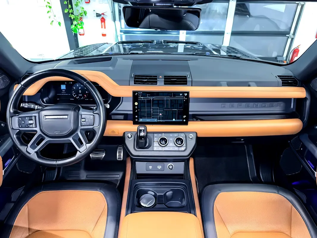 Land Rover Defender hybrid (PHEV) Defender P400e with 404 - 8