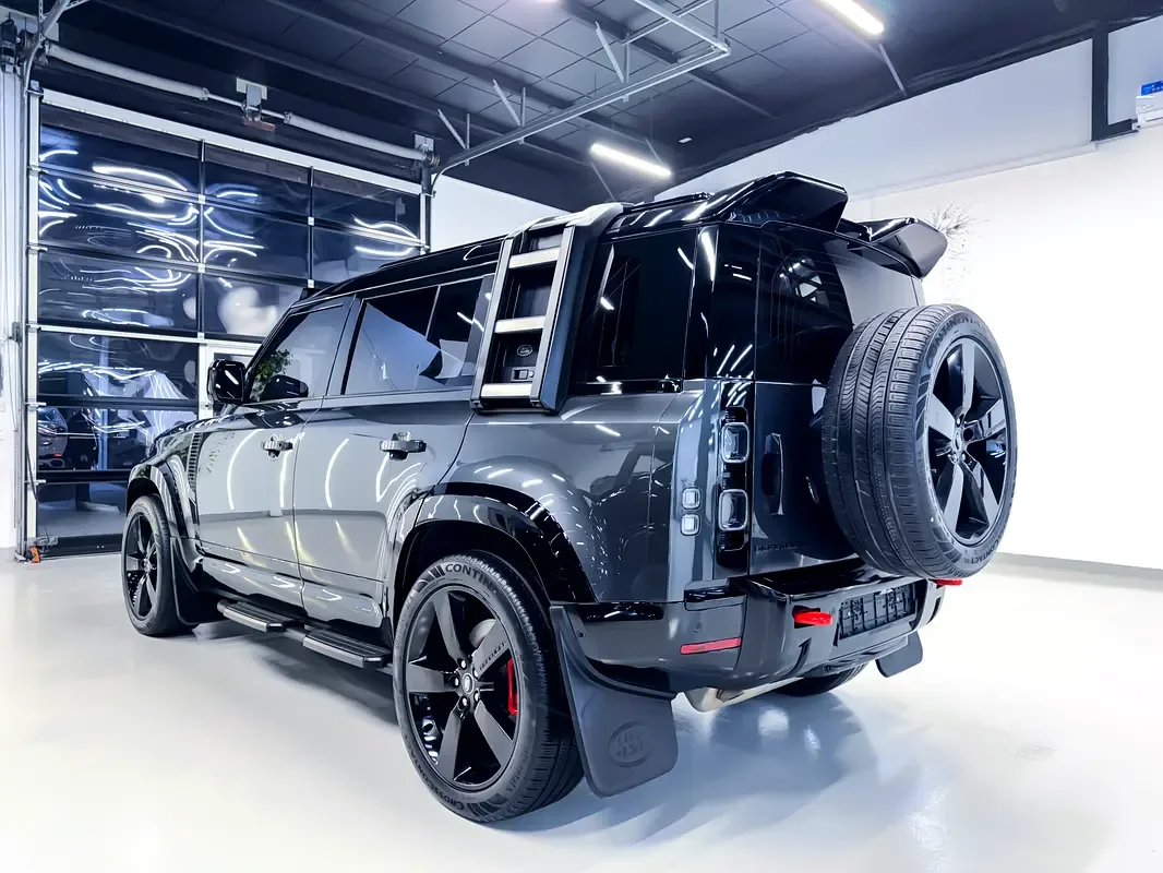 Land Rover Defender hybrid (PHEV) Defender P400e with 404 - 13