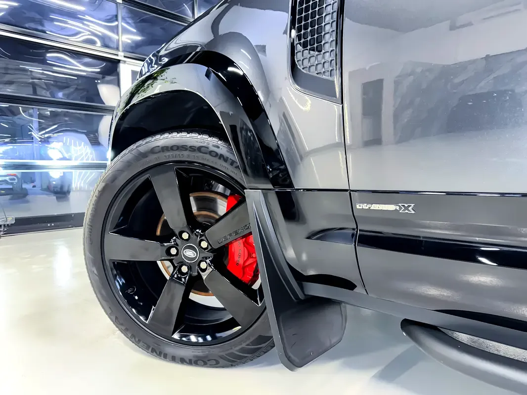 Land Rover Defender hybrid (PHEV) Defender P400e with 404 - 15