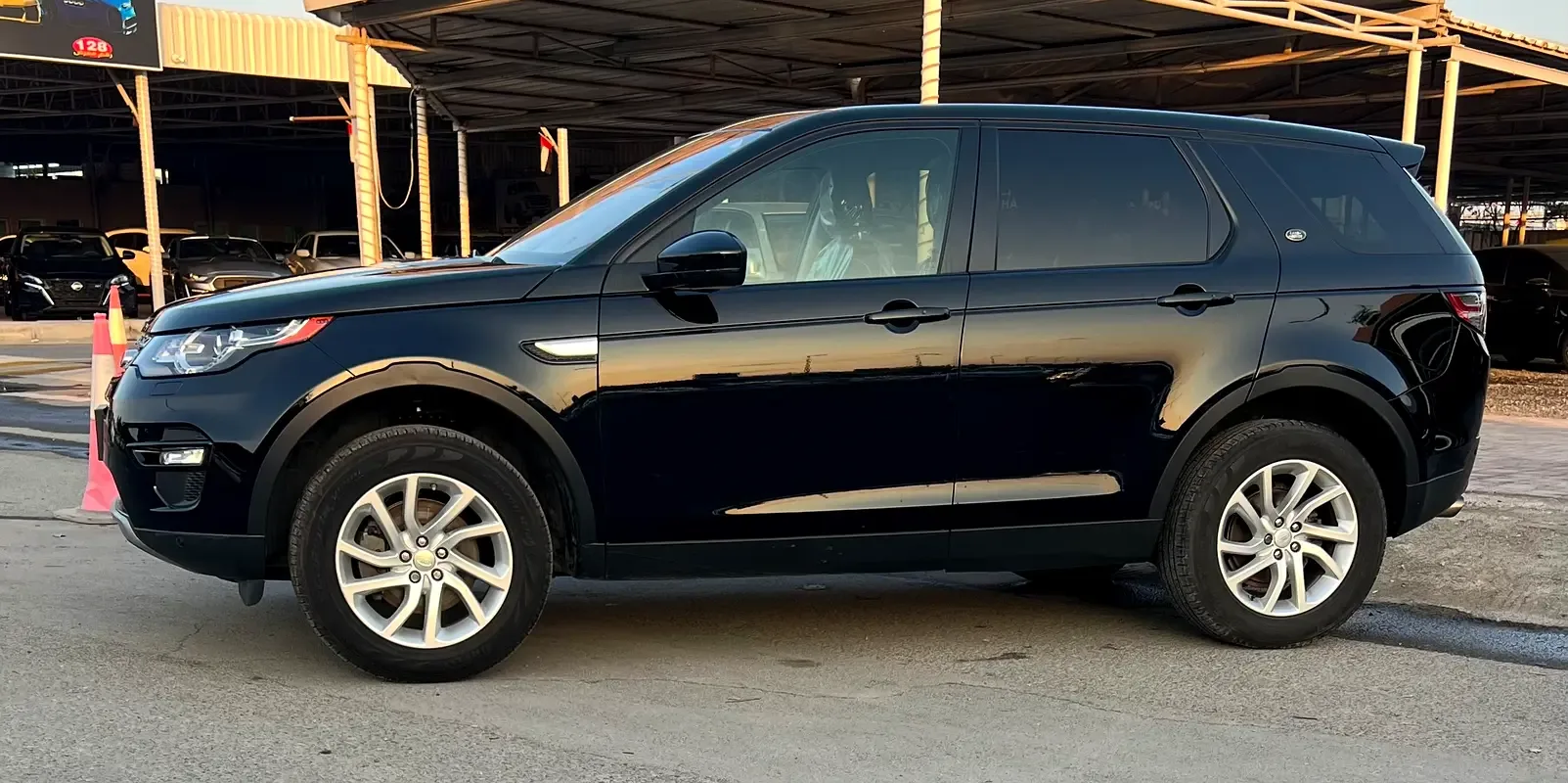 Land Rover Discovery 2.0 AT AWD (300 hp) - 15
