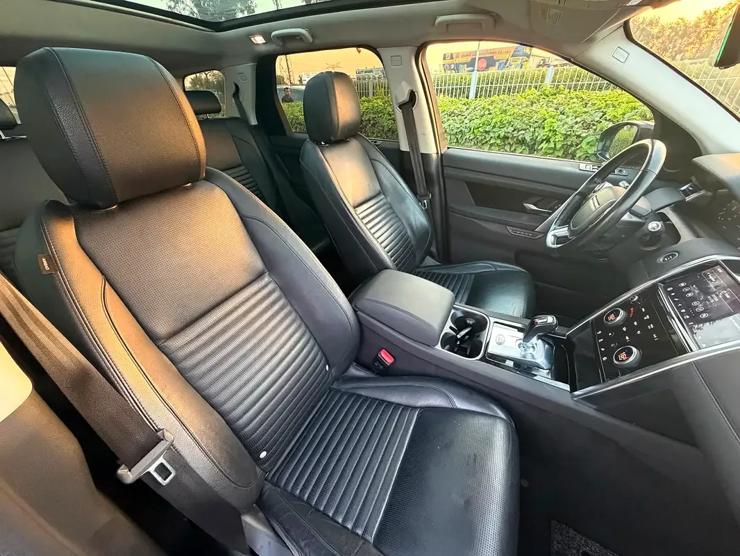 Land Rover Discovery Sport 2.0 AT AWD (199 hp) - 17