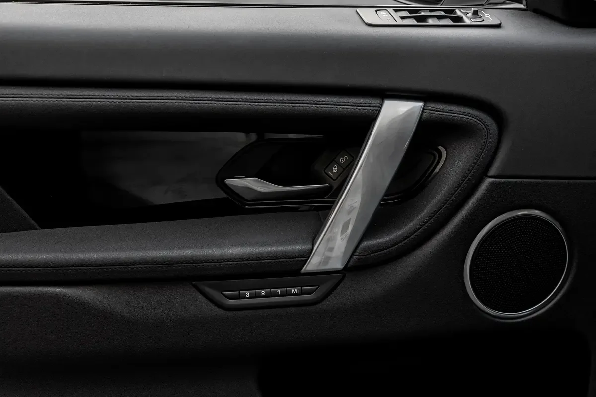 Land Rover Discovery Sport 2.0 AT AWD (200 hp) - 13