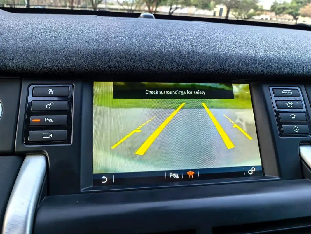 Land Rover Discovery Sport 2.0 AT AWD (290 hp) - 16