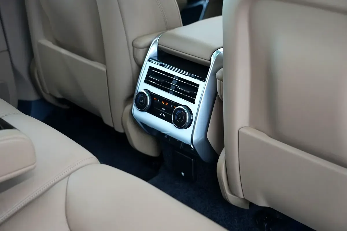 Land Rover Range Rover 3.0 AT 4WD (360 حصان) - 17