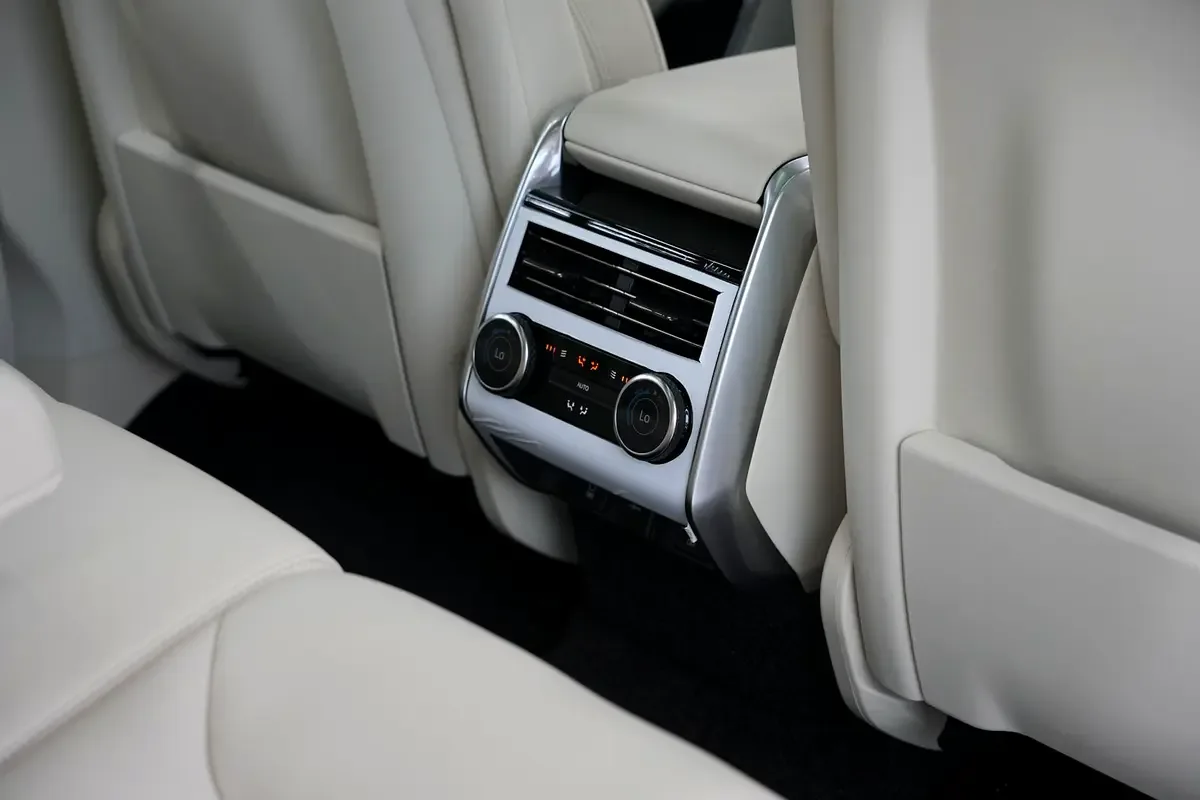 Land Rover Range Rover 3.0 AT 4WD (400 حصان) - 16