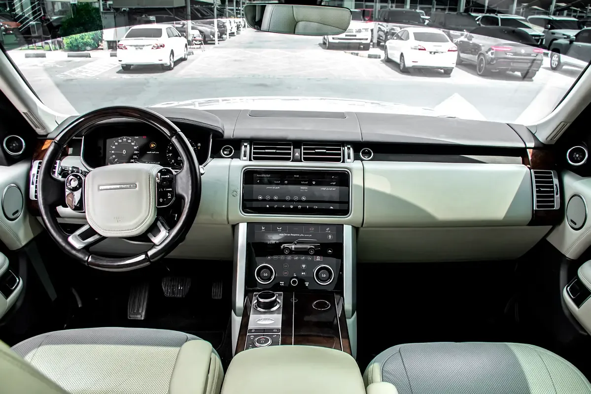 Land Rover Range Rover 3.0 AT AWD (360 حصان) - 9
