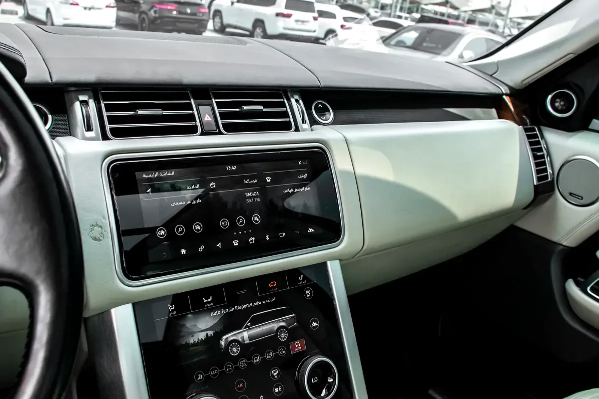 Land Rover Range Rover 3.0 AT AWD (360 حصان) - 11