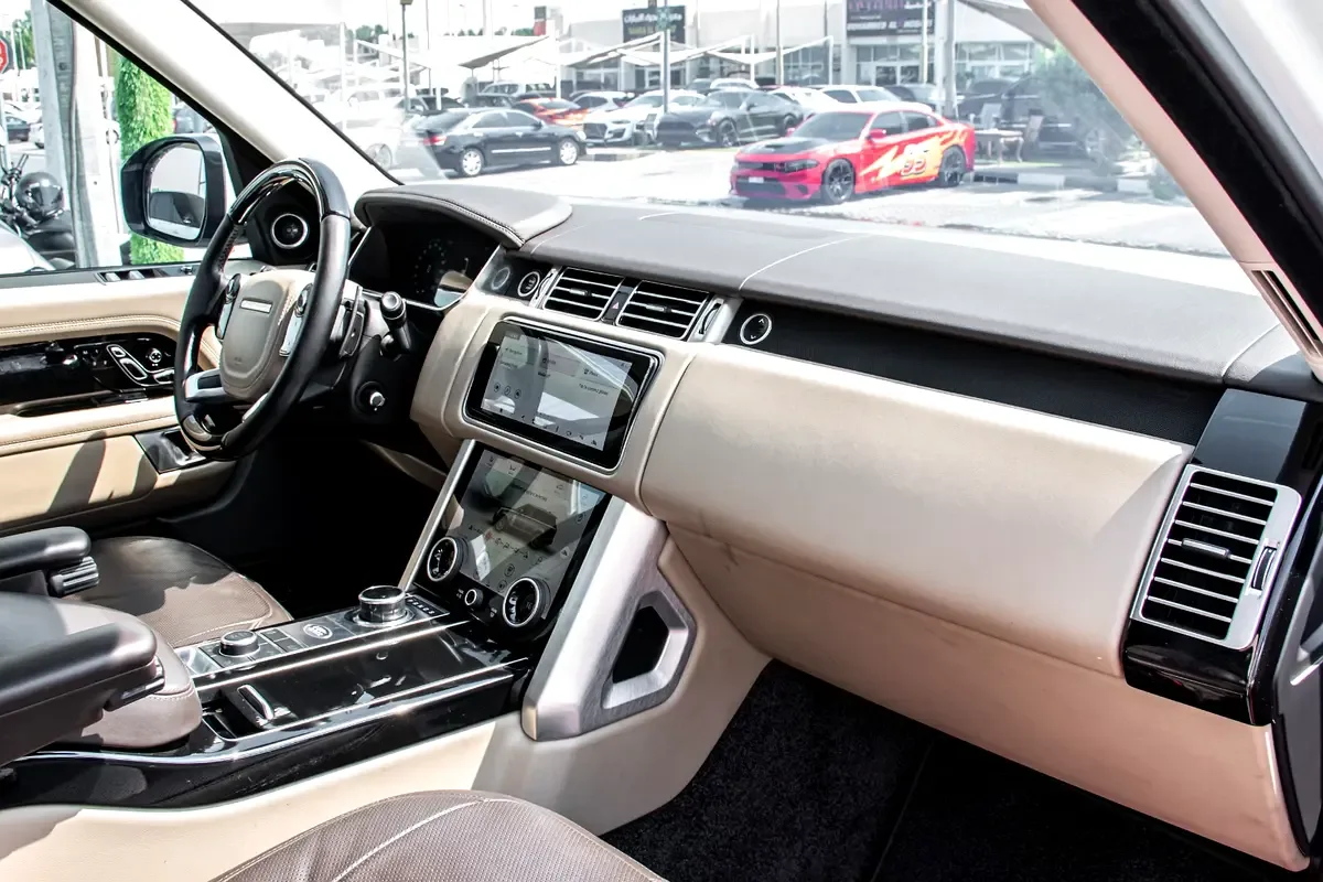 Land Rover Range Rover 3.0 AT AWD (400 حصان) - 9