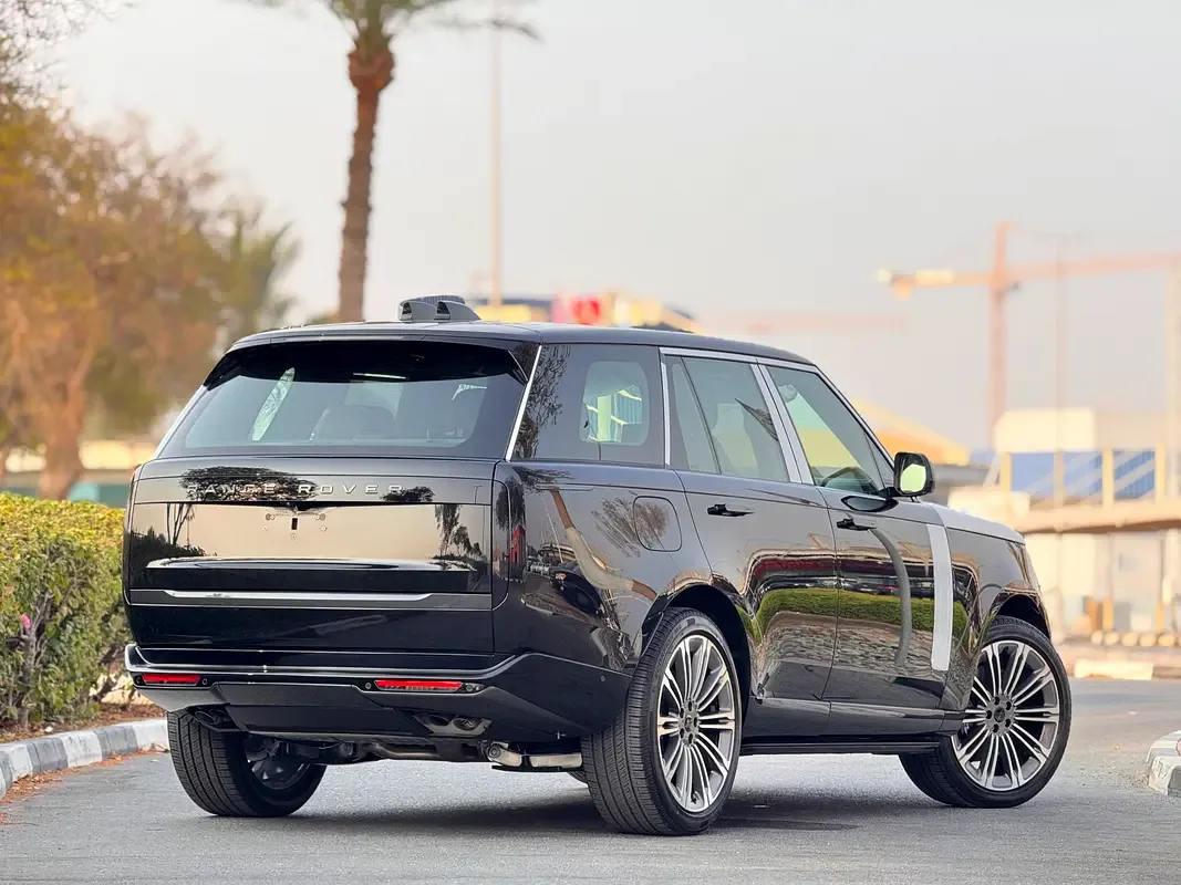Land Rover Range Rover 4.4 AT 4WD (530 حصان) - 4