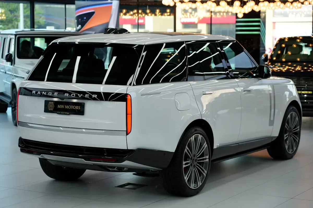 Land Rover Range Rover 4.4 AT 4WD (530 حصان) - 3