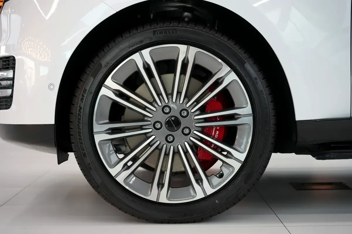 Land Rover Range Rover 4.4 AT 4WD (530 حصان) - 5