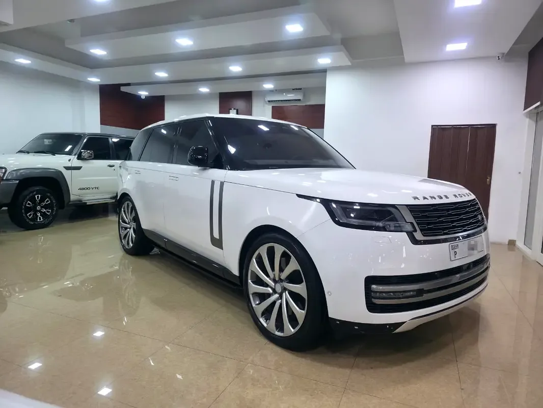 Land Rover Range Rover 4.4 AT 4WD (530 حصان) - 3