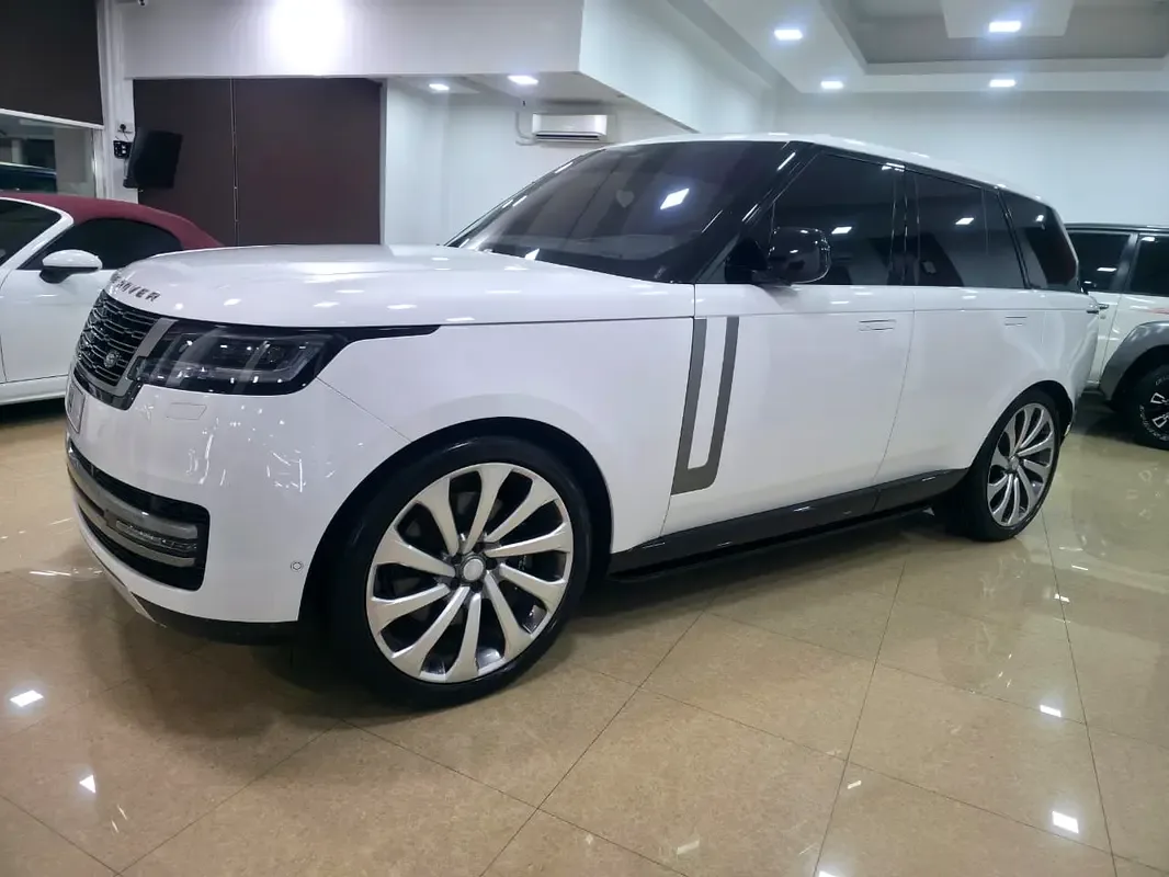 Land Rover Range Rover 4.4 AT 4WD (530 حصان) - 2