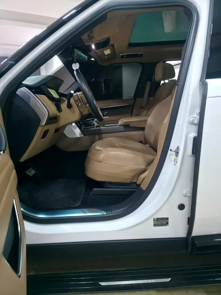 Land Rover Range Rover 4.4 AT 4WD (530 حصان) - 10