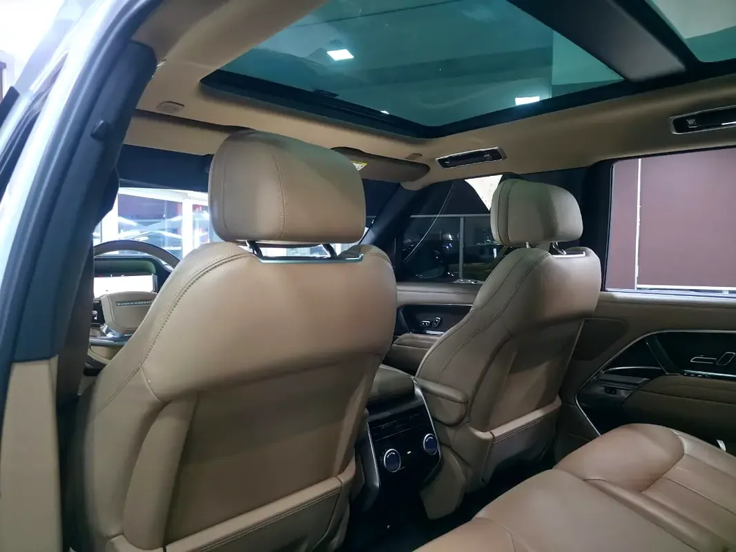 Land Rover Range Rover 4.4 AT 4WD (530 حصان) - 17