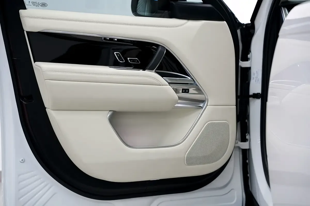 Land Rover Range Rover 4.4 AT 4WD (530 hp) - 15