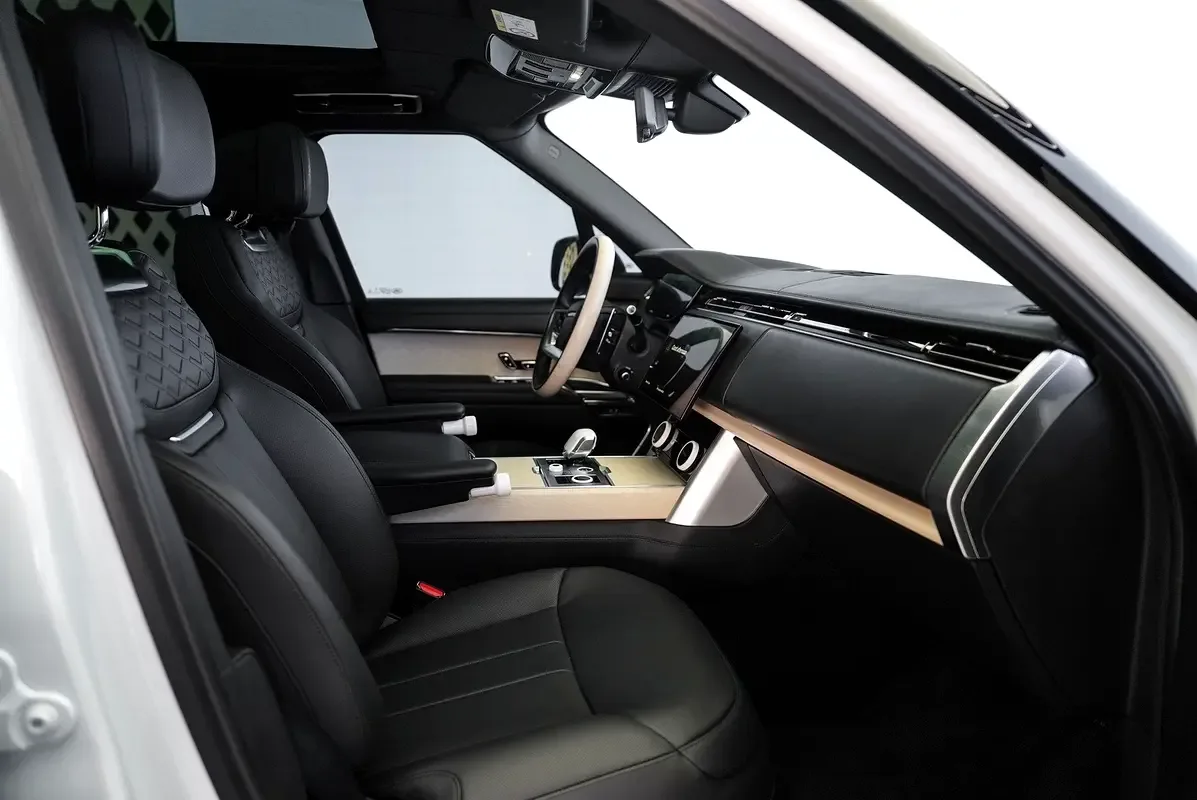 Land Rover Range Rover 4.4 AT 4WD (530 hp) - 15