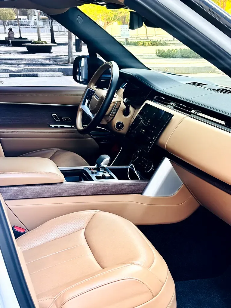 Land Rover Range Rover 4.4 AT 4WD (530 حصان) - 9