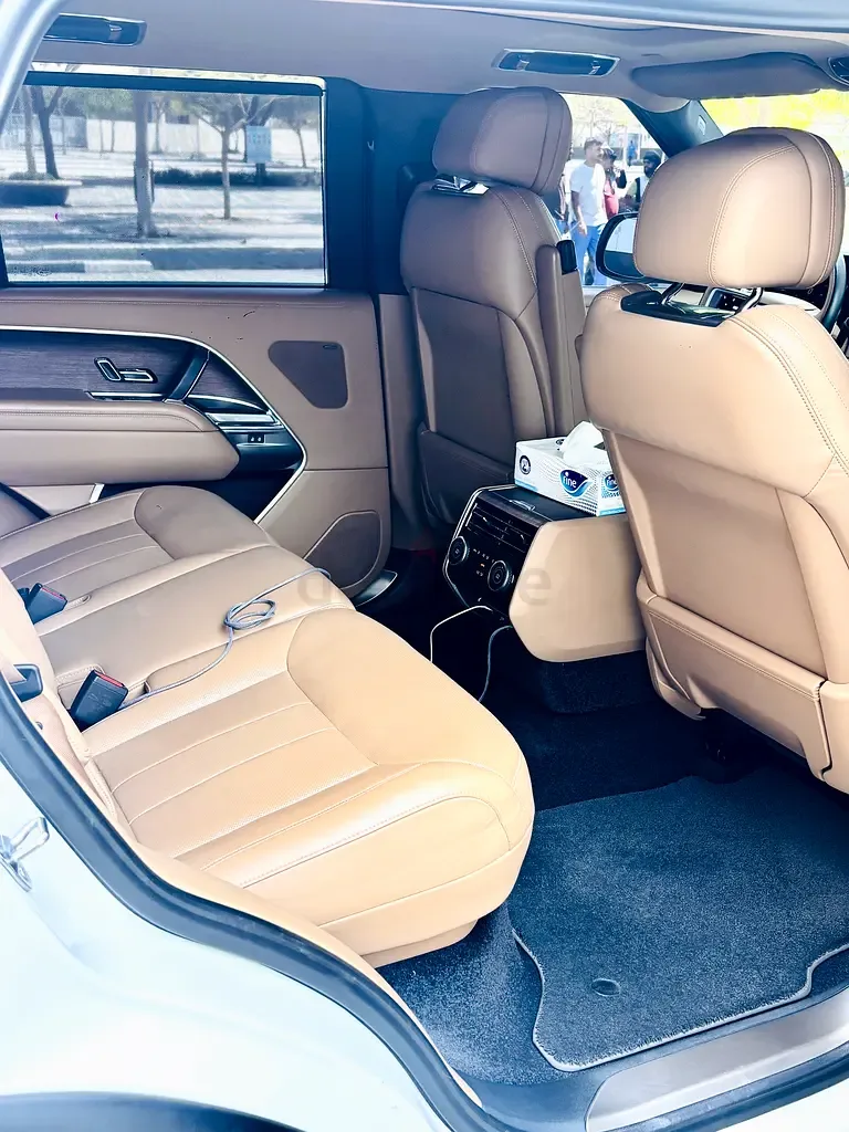 Land Rover Range Rover 4.4 AT 4WD (530 حصان) - 12