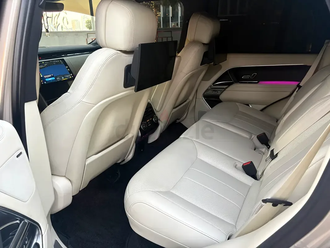 Land Rover Range Rover 4.4 AT 4WD (530 حصان) - 12
