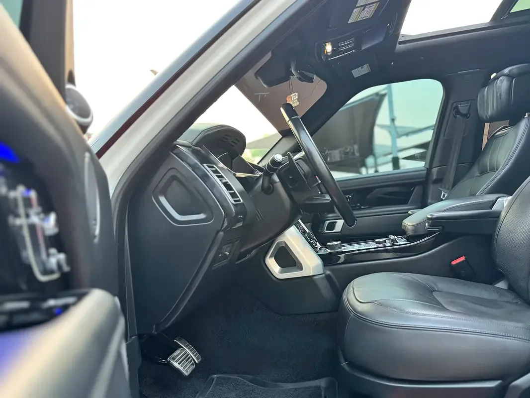 Land Rover Range Rover 4.4 AT 4WD (530 hp) - 12