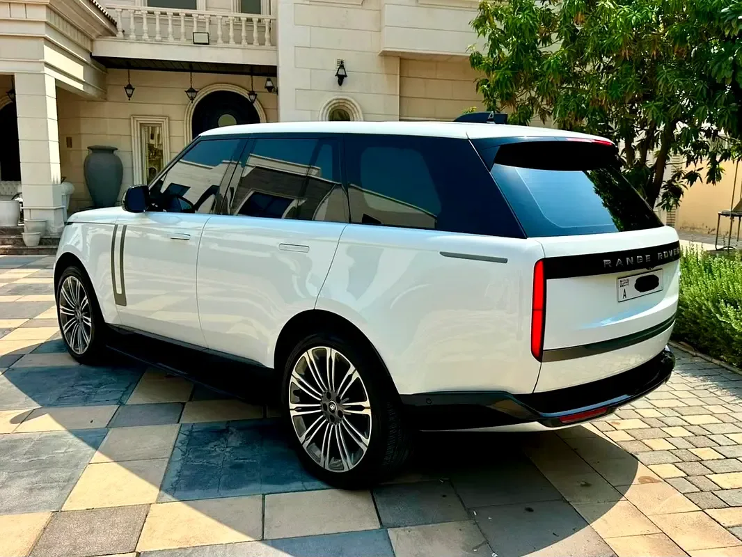 Land Rover Range Rover 4.4 AT 4WD (530 حصان) - 2