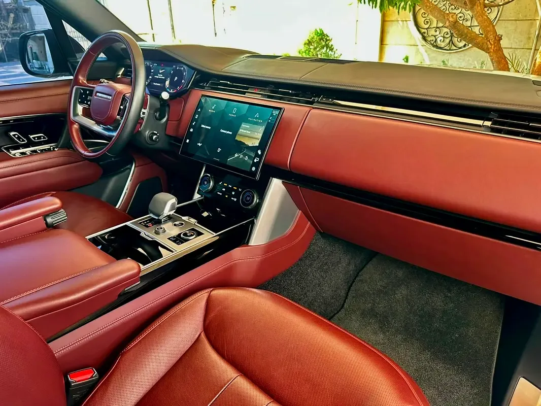 Land Rover Range Rover 4.4 AT 4WD (530 حصان) - 4