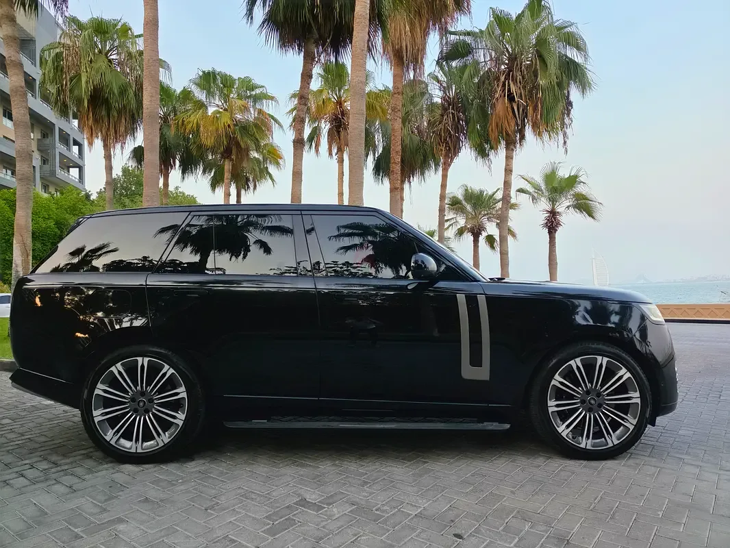 Land Rover Range Rover 4.4 AT 4WD (530 hp)