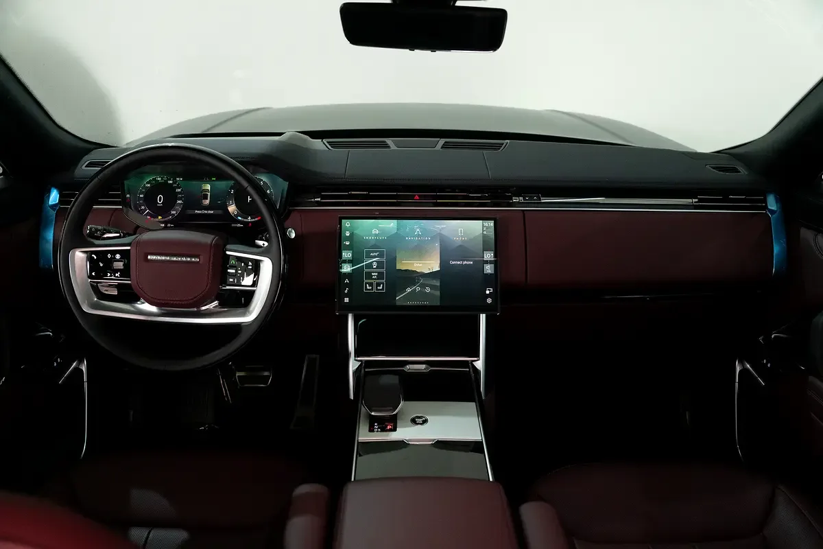 Land Rover Range Rover 4.4 AT 4WD (530 حصان) - 17