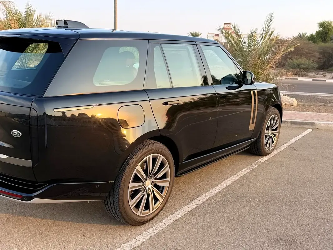 Land Rover Range Rover 4.4 AT 4WD (530 حصان) - 2