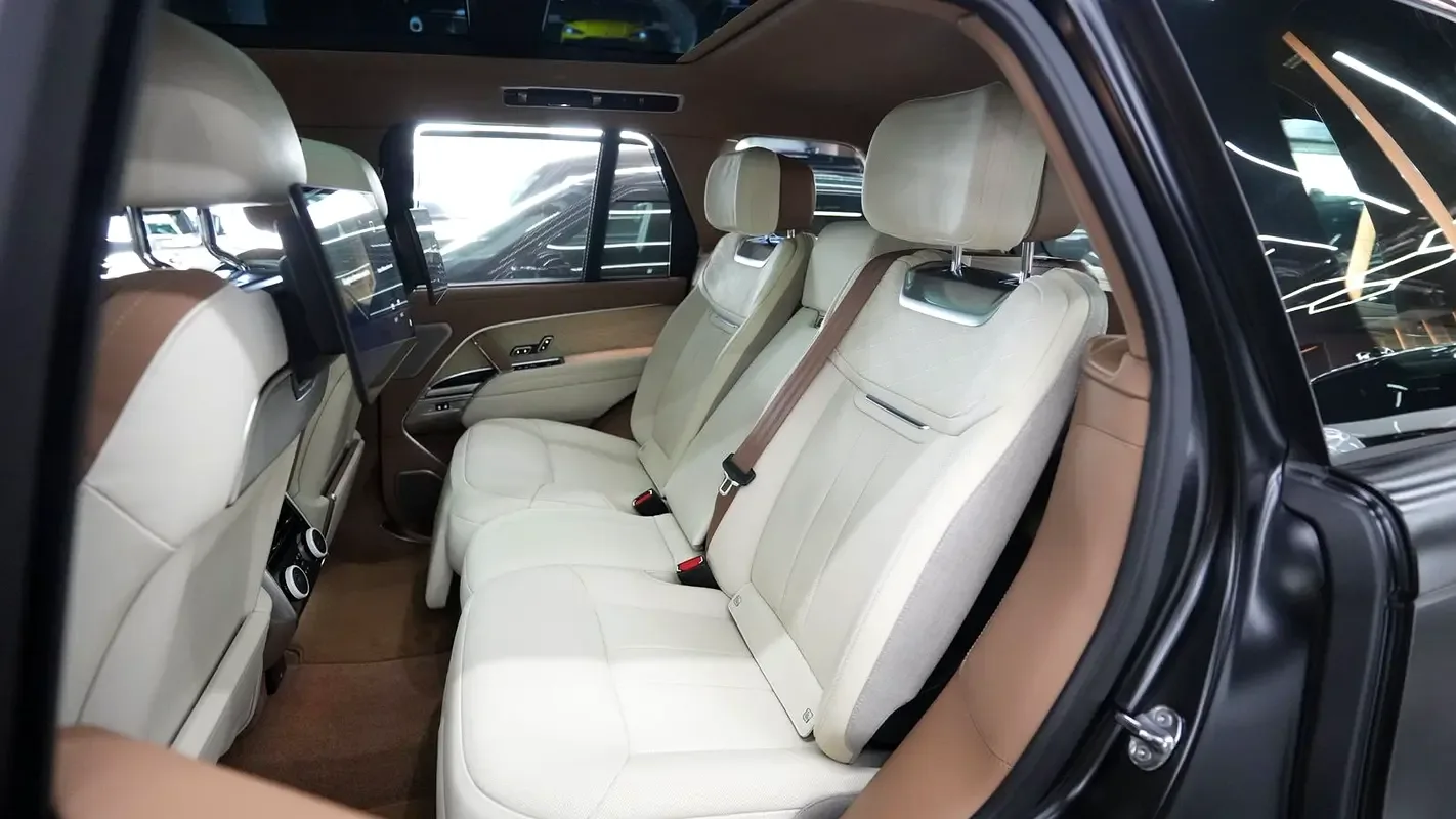 Land Rover Range Rover 4.4 AT 4WD (615 hp) - 17