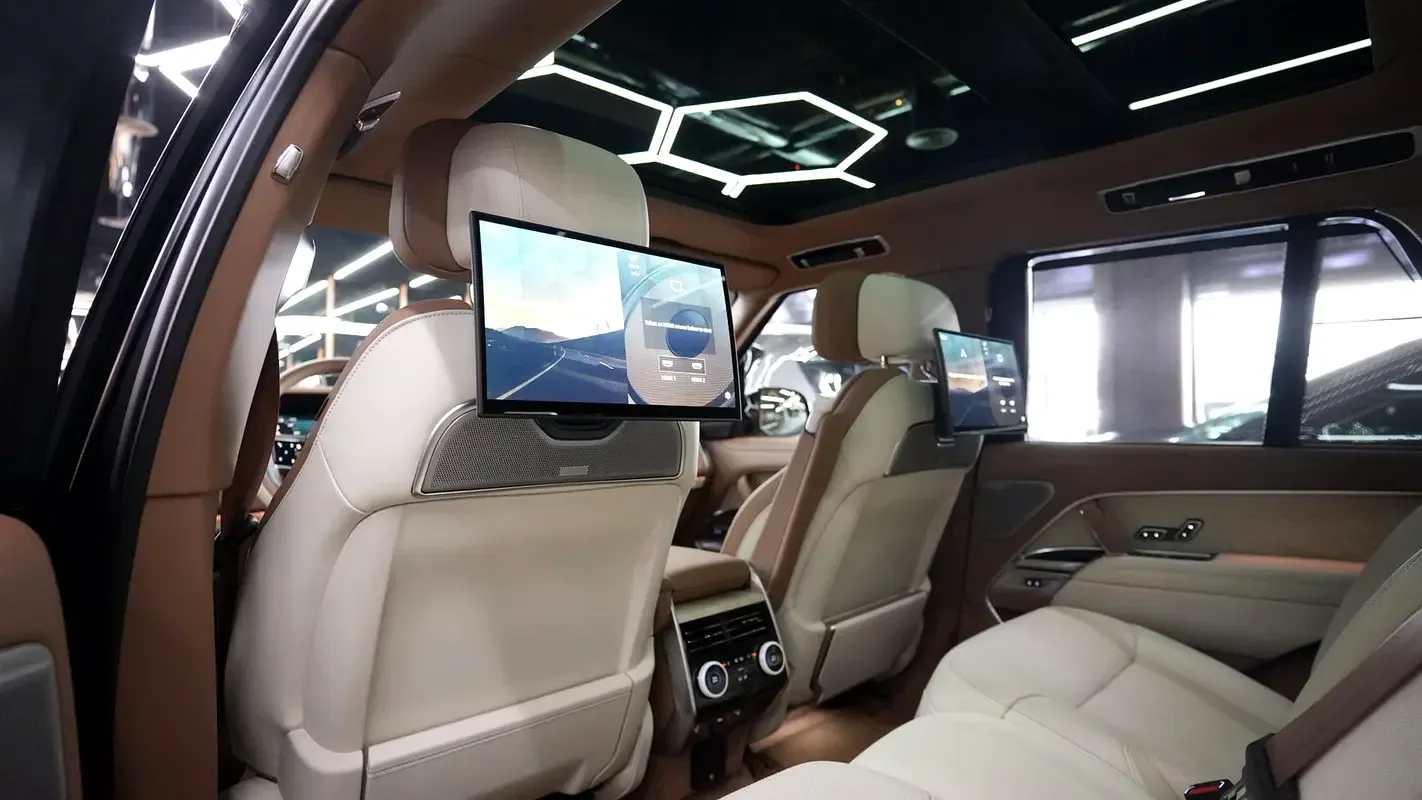 Land Rover Range Rover 4.4 AT 4WD (615 hp) - 16