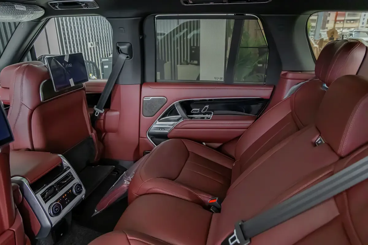 Land Rover Range Rover 4.4 AT AWD (530 hp) - 15